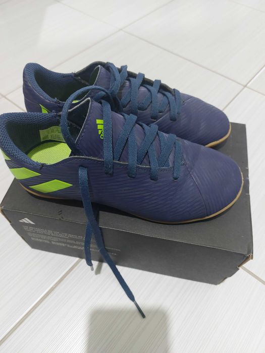 Детски футболни обувки adidas 33