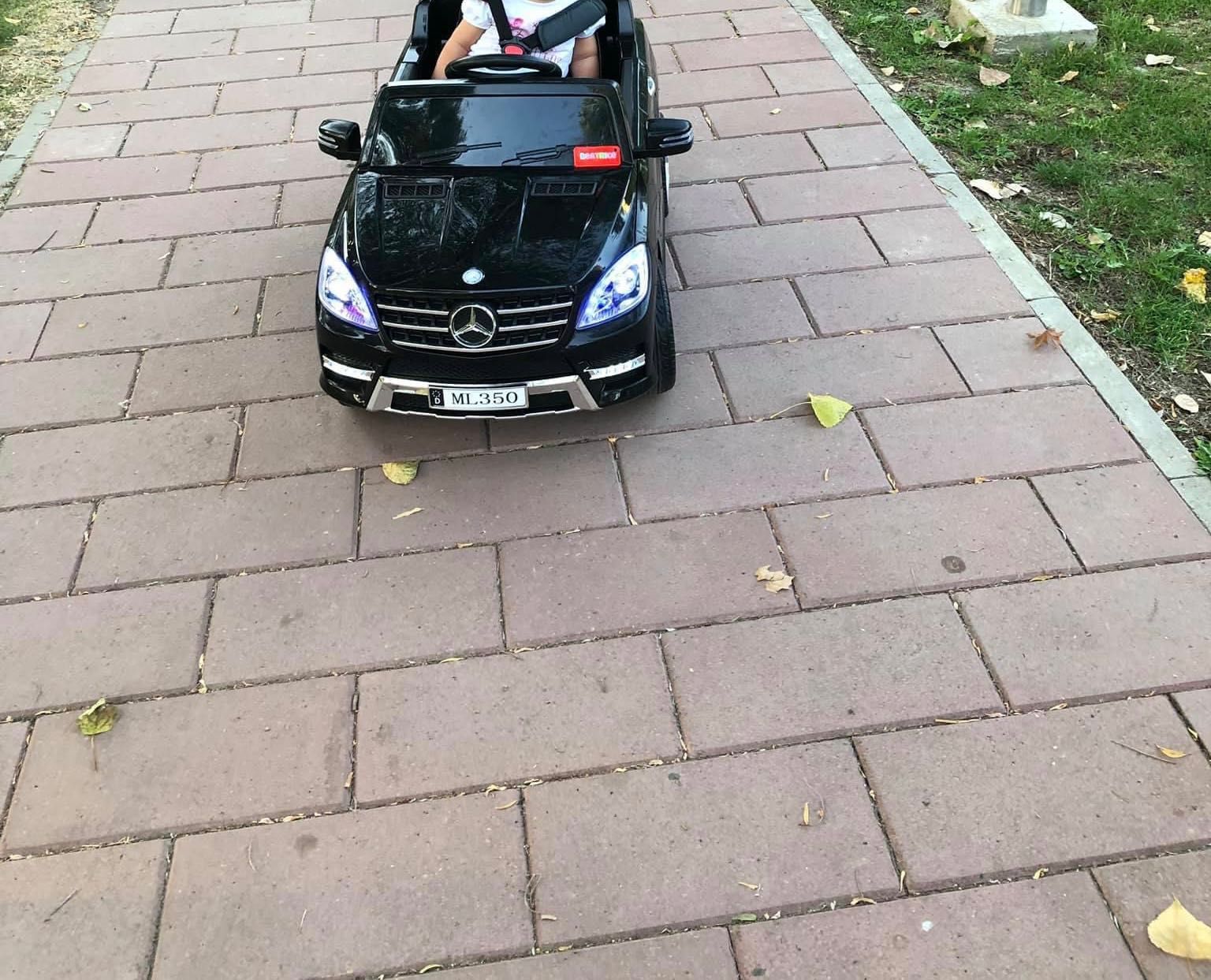 Mașinuța Mercedes