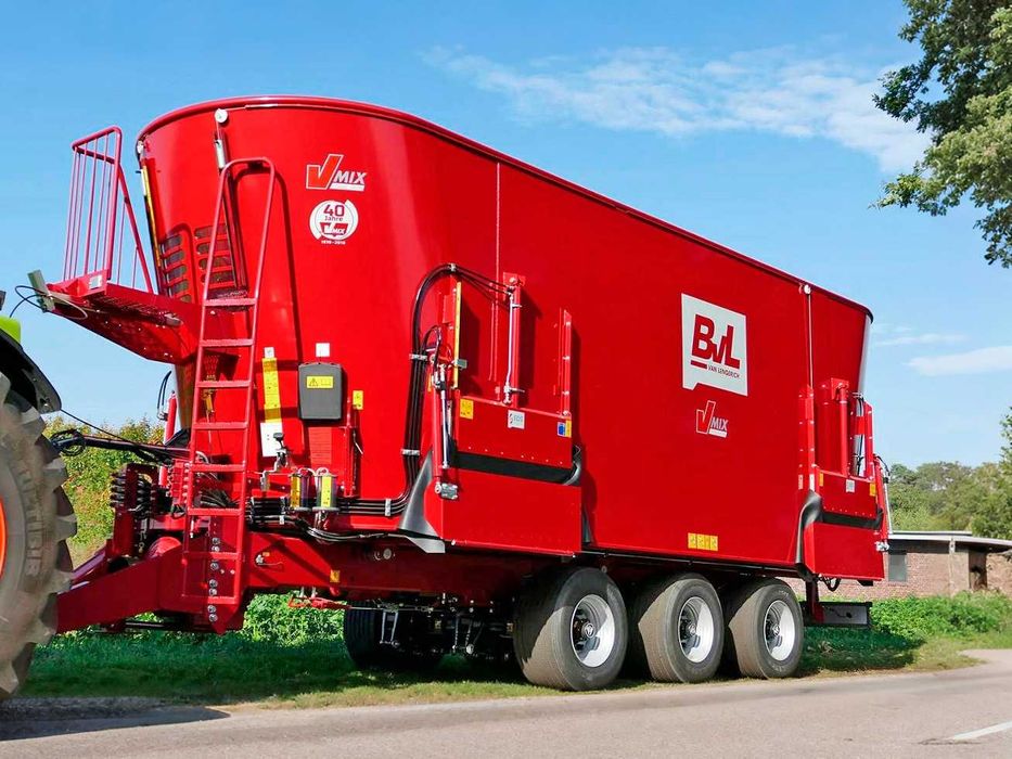 Измельчители-кормораздатчики BvL V-MIX Giant 40, 46м³ (пр-во Германия)