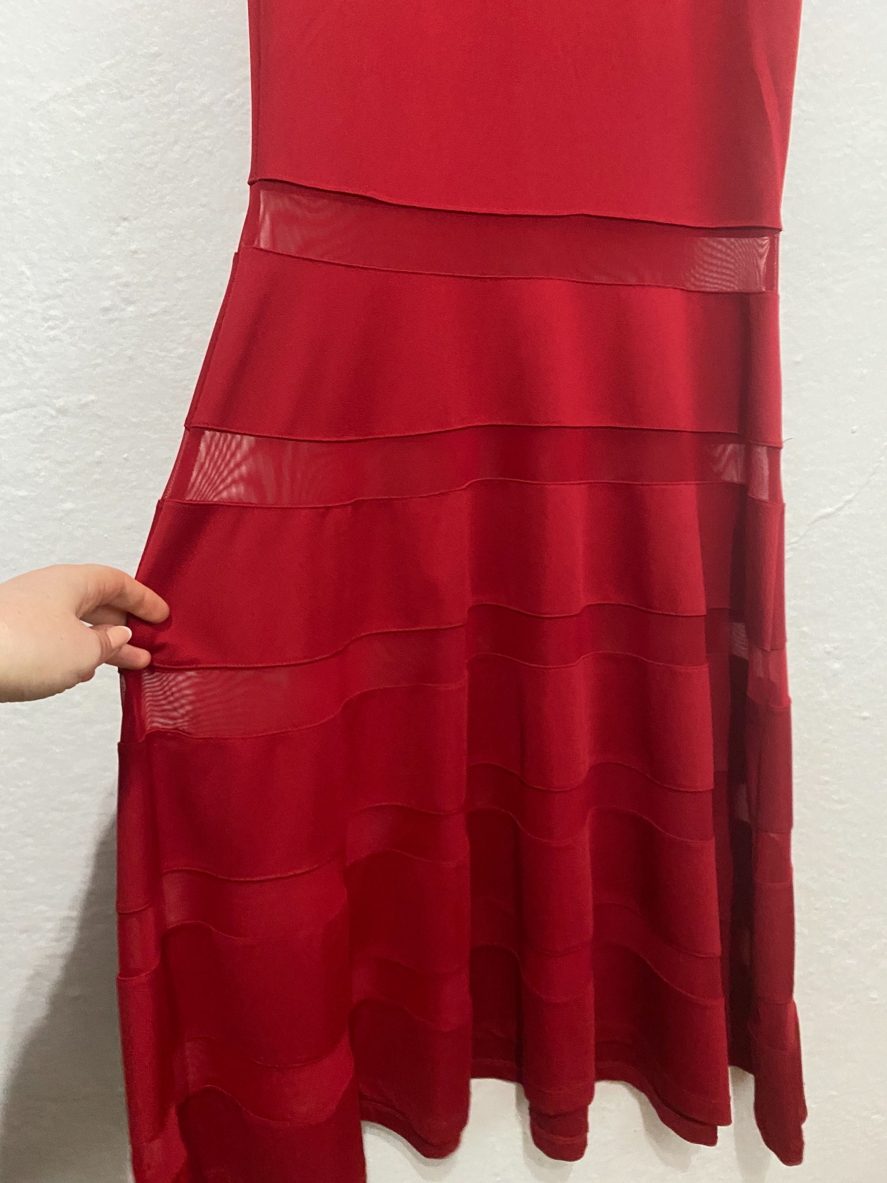 Дълга Червена рокля