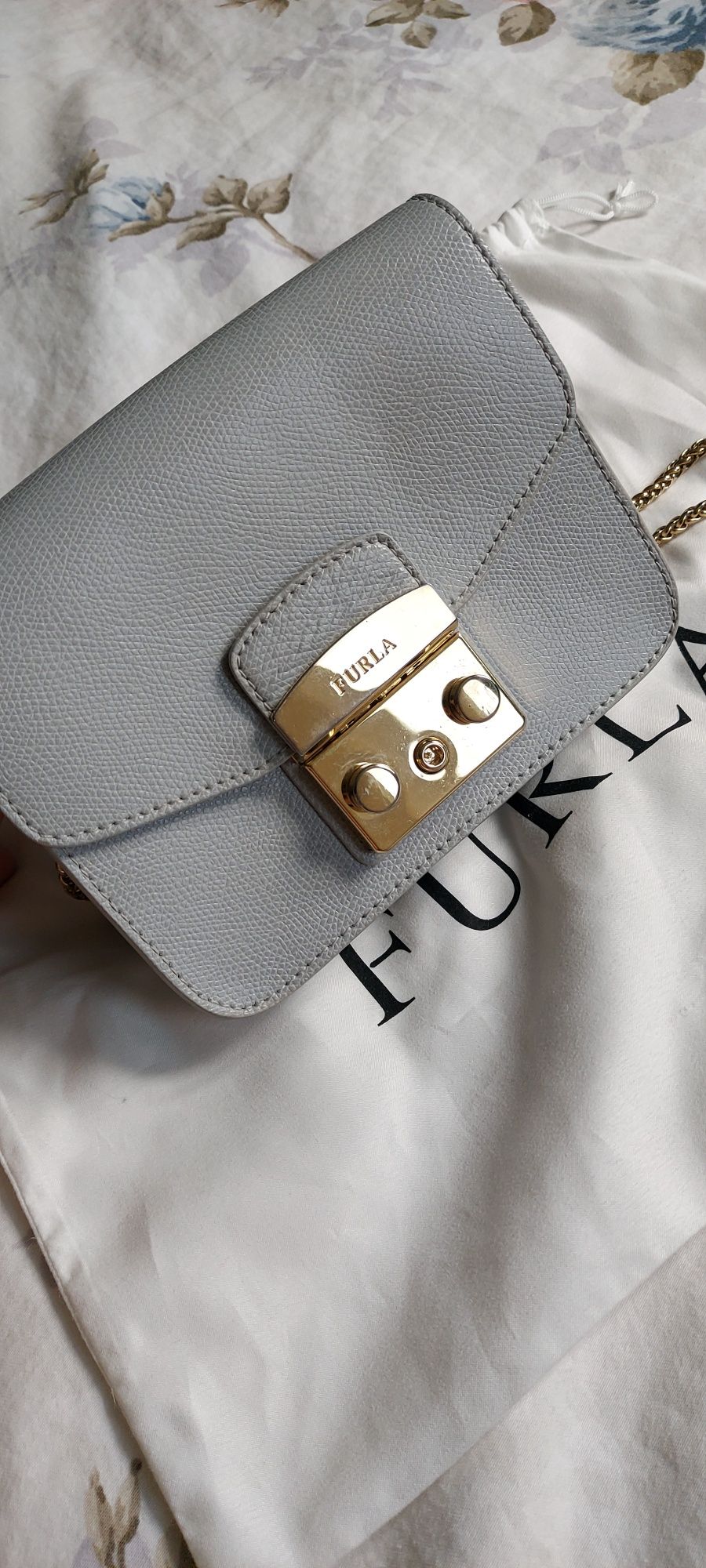 Чанта Furla Metropolis Mini Crossbody, цвят сиво/син