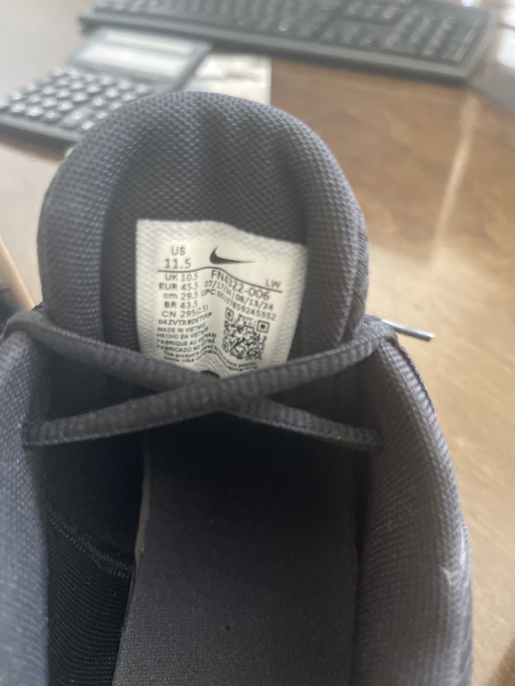 Продавам NIKE FN4322-006