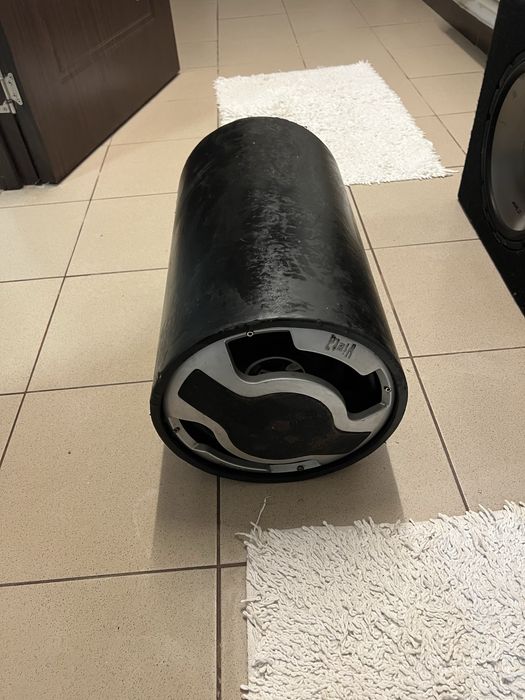 Subwoofer auto Vieta