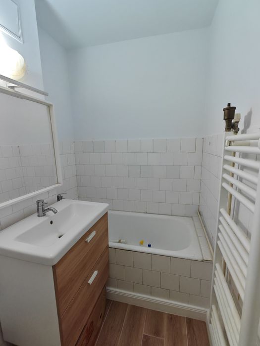 Închiriez apartament 4 camere