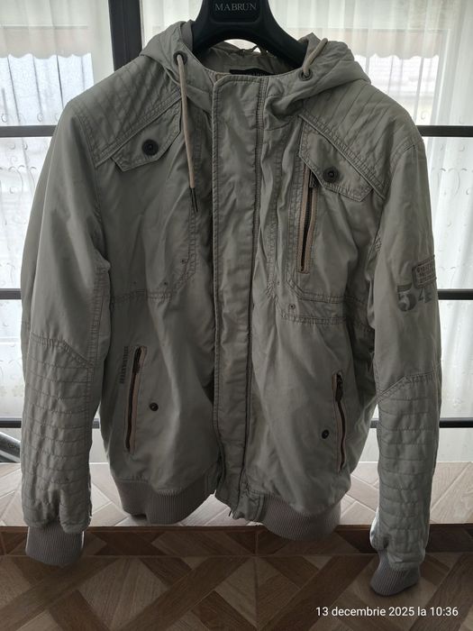 Geci diferite mărimi de vânzare