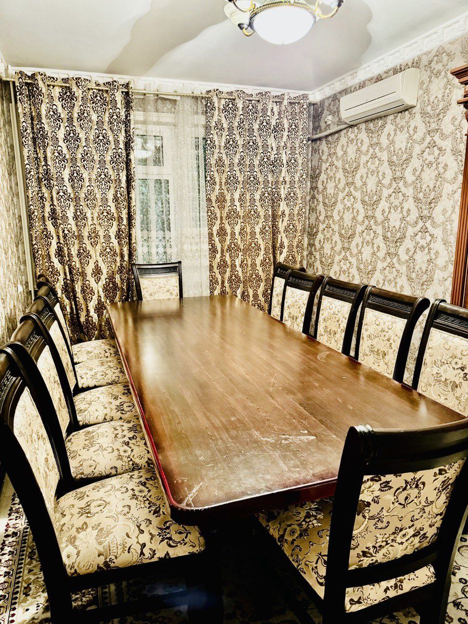ПРОДАЕТСЯ 4/3/4
на чилонзор фархад бозор
12квртал-34дом-29квартира

Ко
