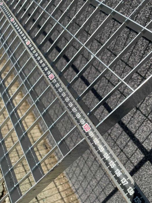 Gratare zincate 1335 x 1310mm, platforme, trepte, garduri, spalatorii