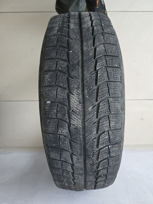 Michelin latitude x-ice 215/70/R16