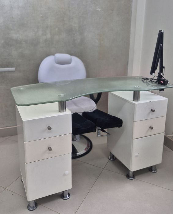 Masa manichiura +scaun de pedichiura