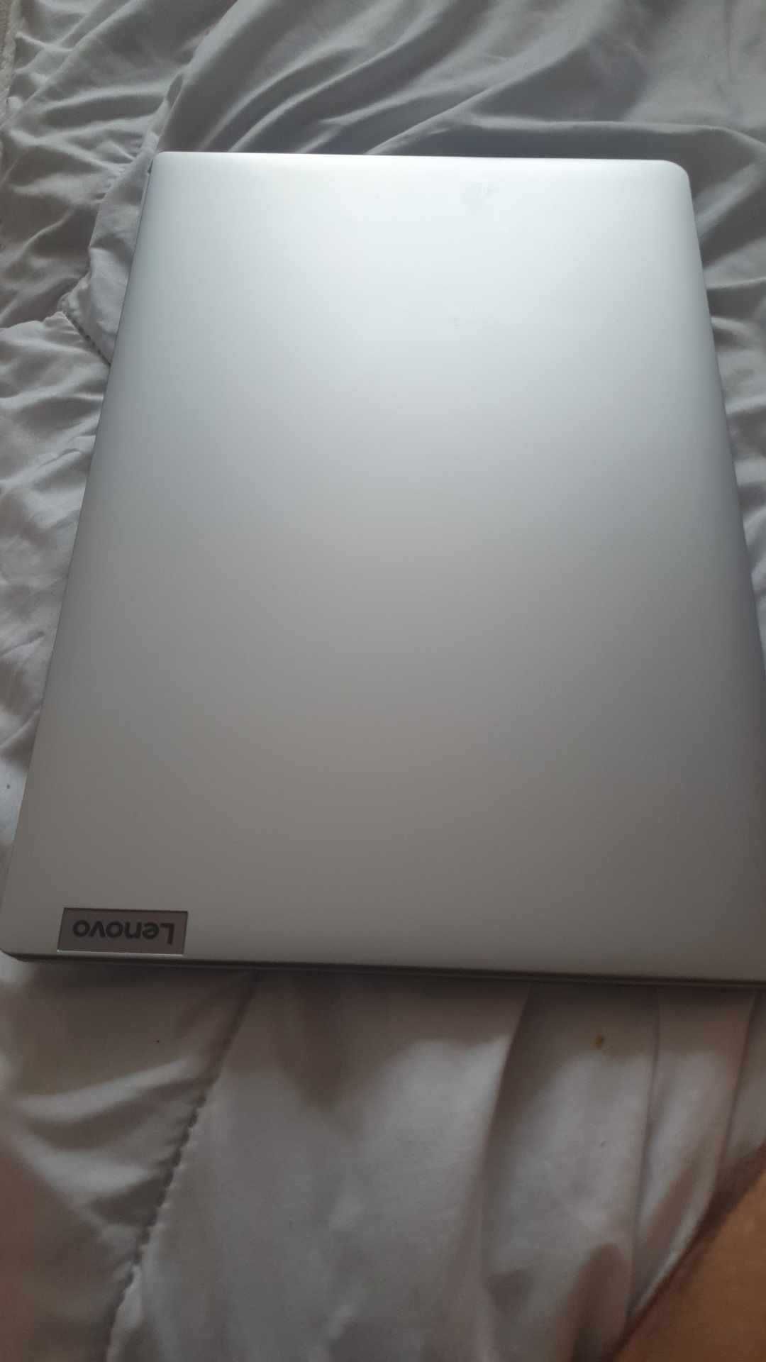 Vand laptop Lenovo