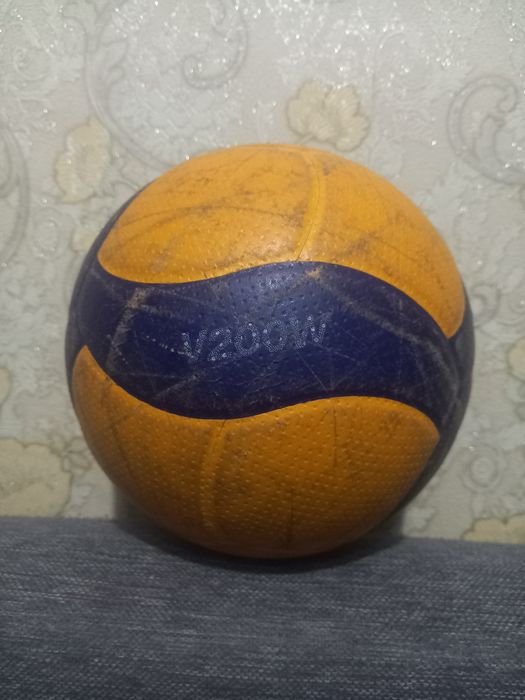 V200W  волейбольный мяч