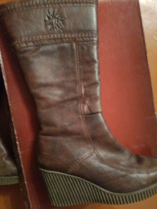 Продам женские зимние сапоги