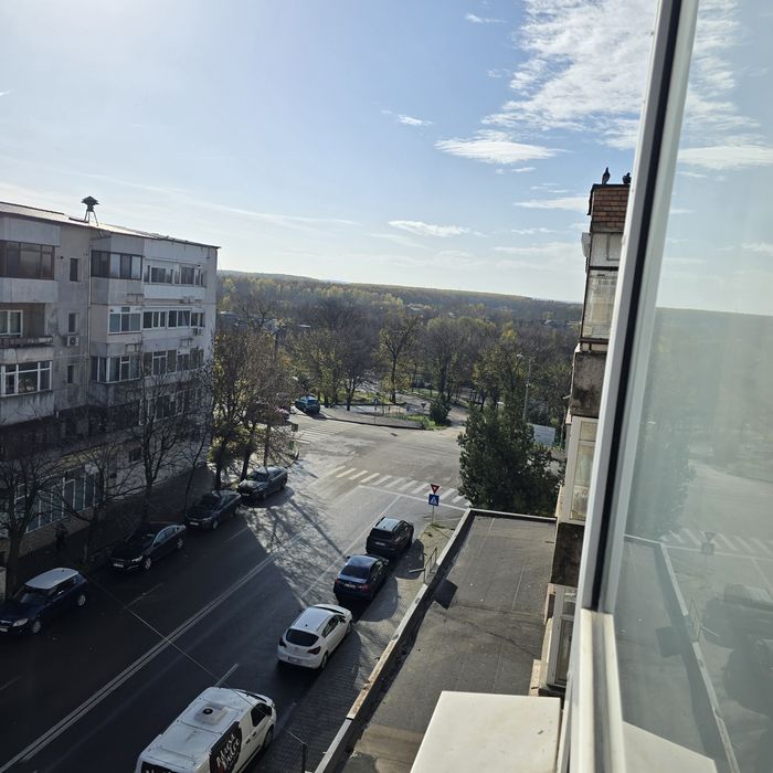 Vand apartament 2 camere zona centrala