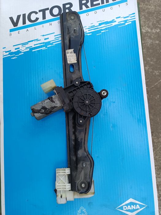 Macara geam dreapta spate BMW f20, f21 f30 f31 etc