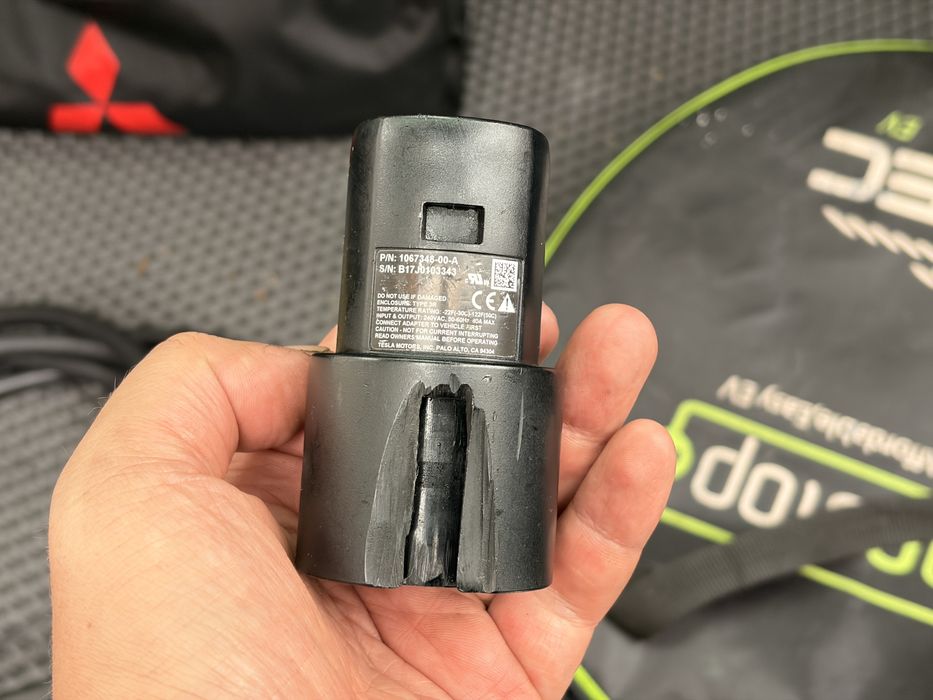 J1772 to Tesla оригинален адаптер Tesla тип 1