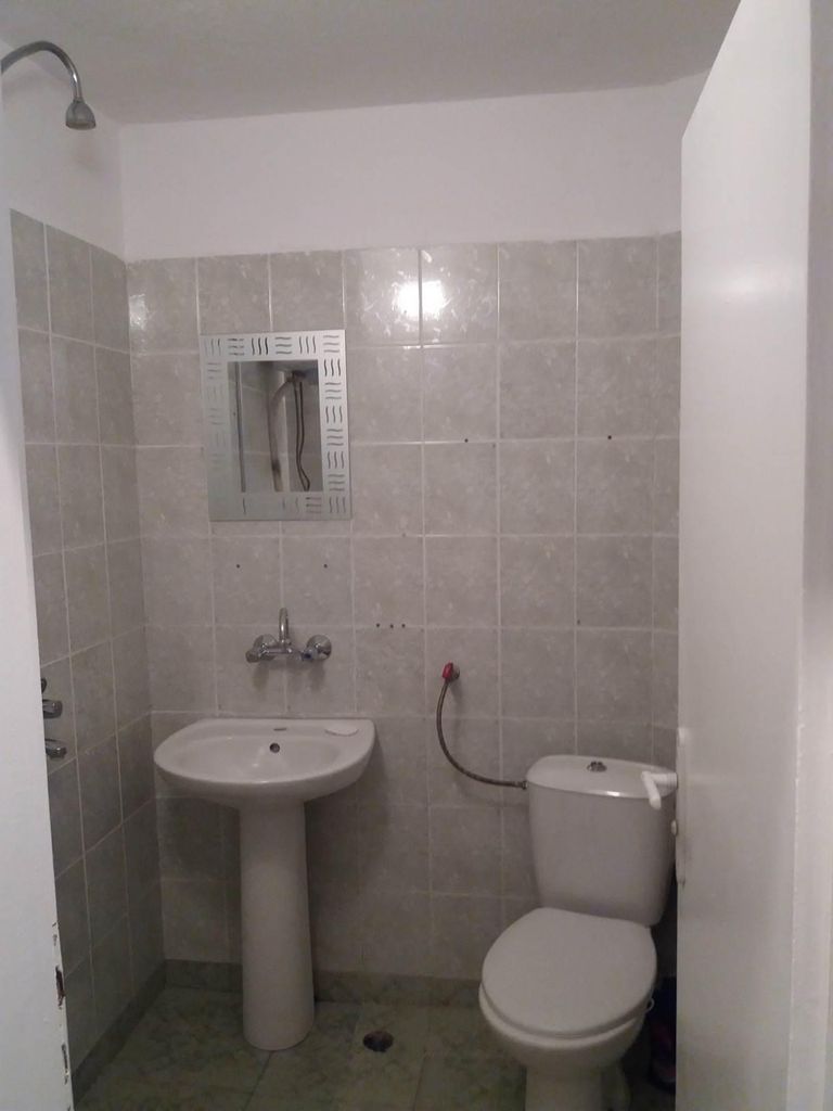 Продава се Тристаен апартамент в Асеновград - 95 кв.м за 805 €/кв.м - Снимка #2
