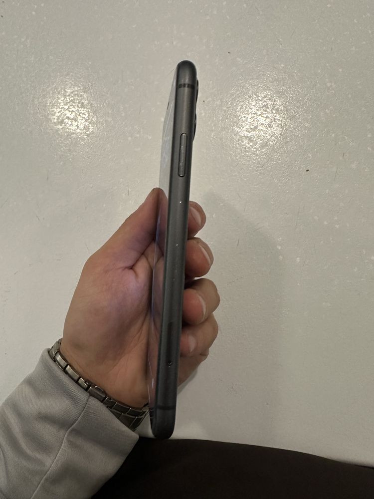 Продам IPhone 11