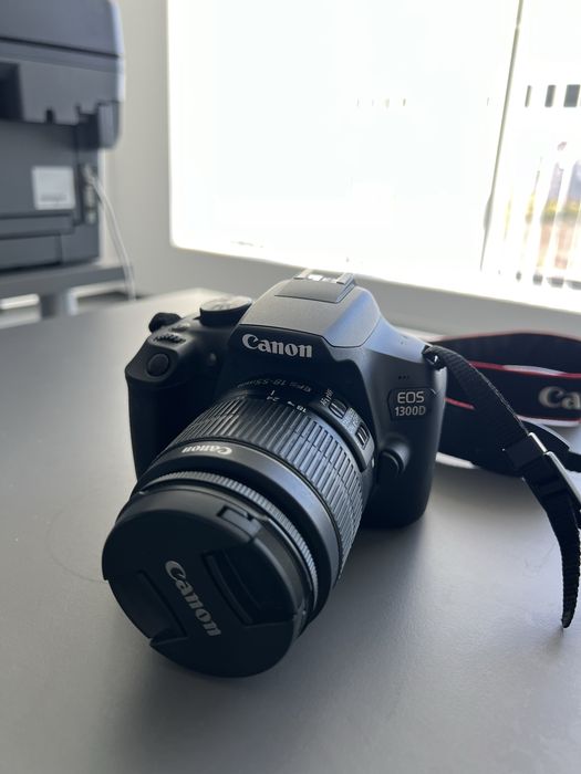 Фотоапарат Canon EOS 1300D + Canon ESF 18-55mm