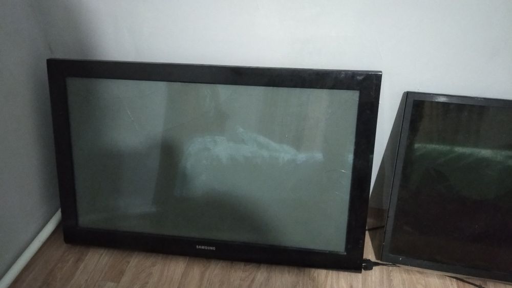 Продам тв на запчасти