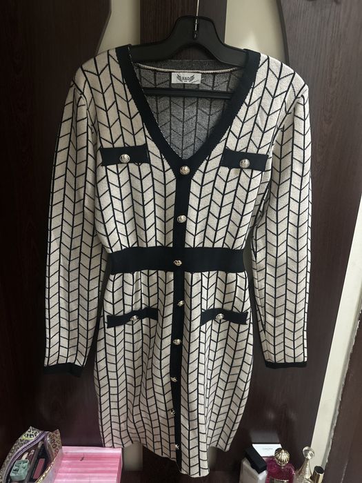 Плътна рокля в бежово