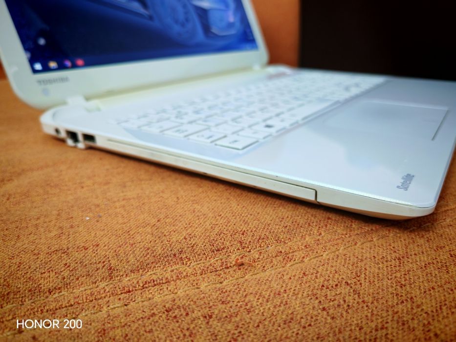 Laptop Toshiba intel core i5 alb