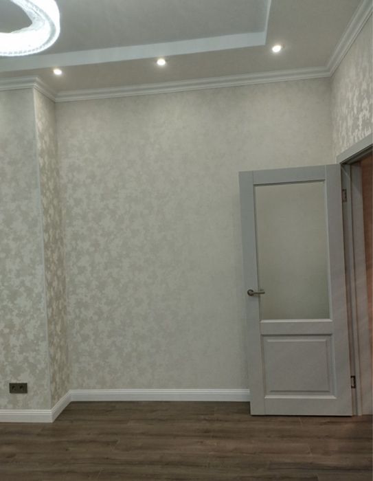 Поклейка обоев качественно