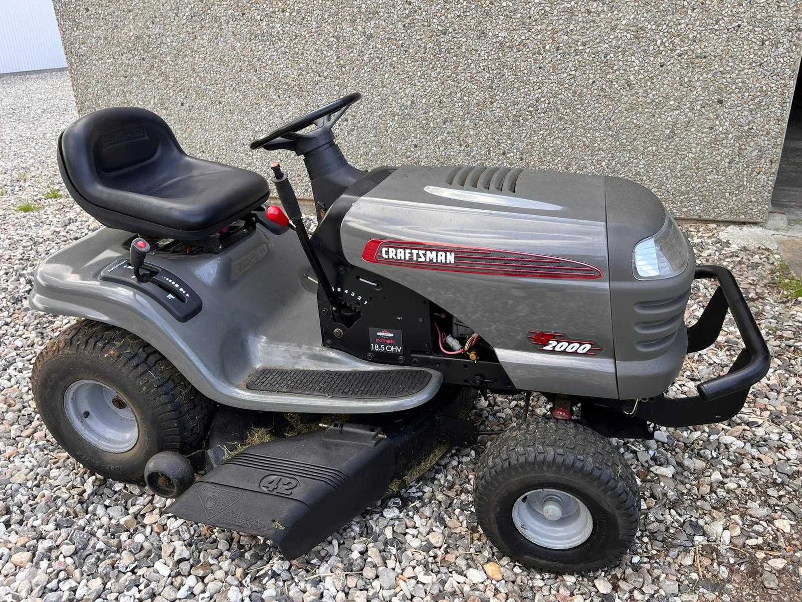 Vând tractoras de tăiat iarbă Craftsman