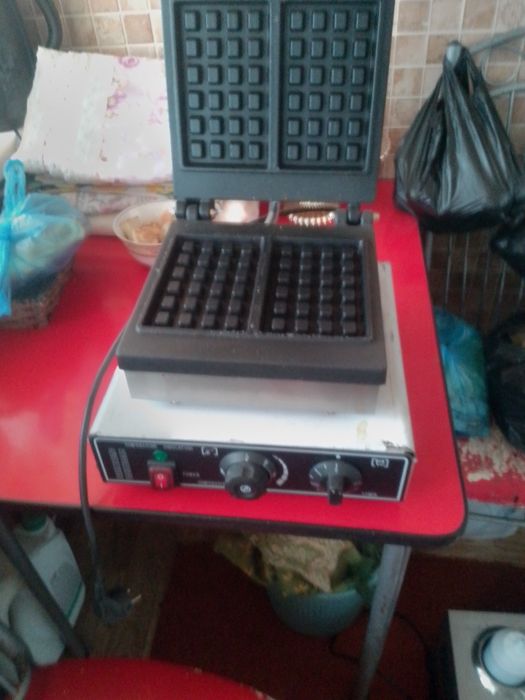 Оригинальная вафельница а