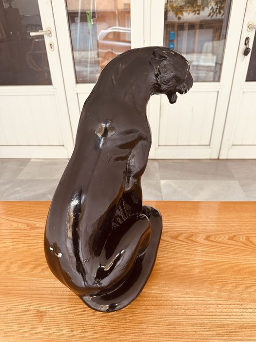 Елегантна керамична скулптура на черна пантера – 50 см