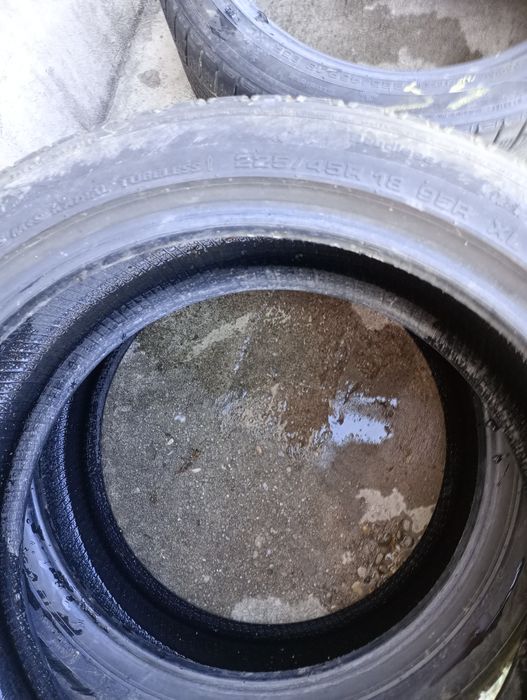 Vând cauciucuri pe 15 și pe 18