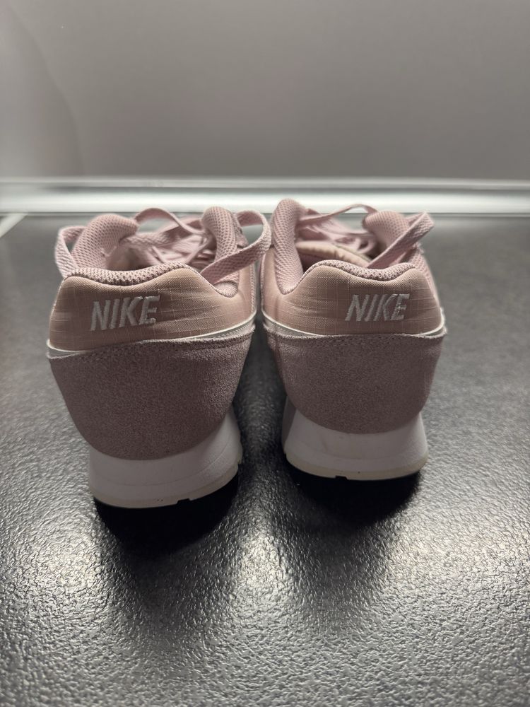 Дамски маратонки Nike