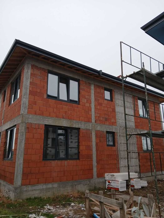 Самостоятелна двуетажна къща в кв.Беломорски