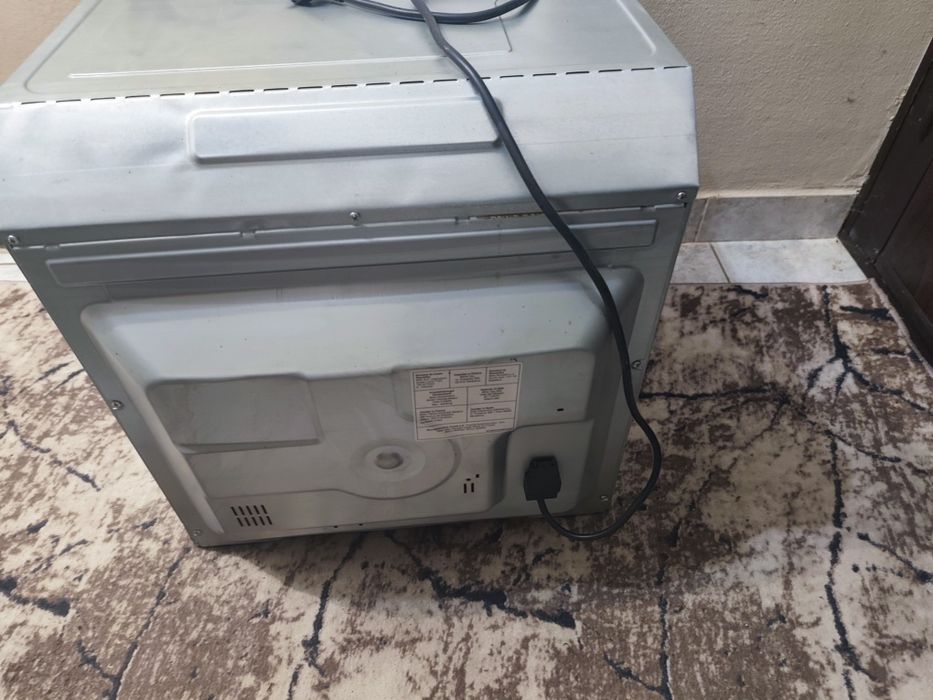 Продавам готварска печка Беко