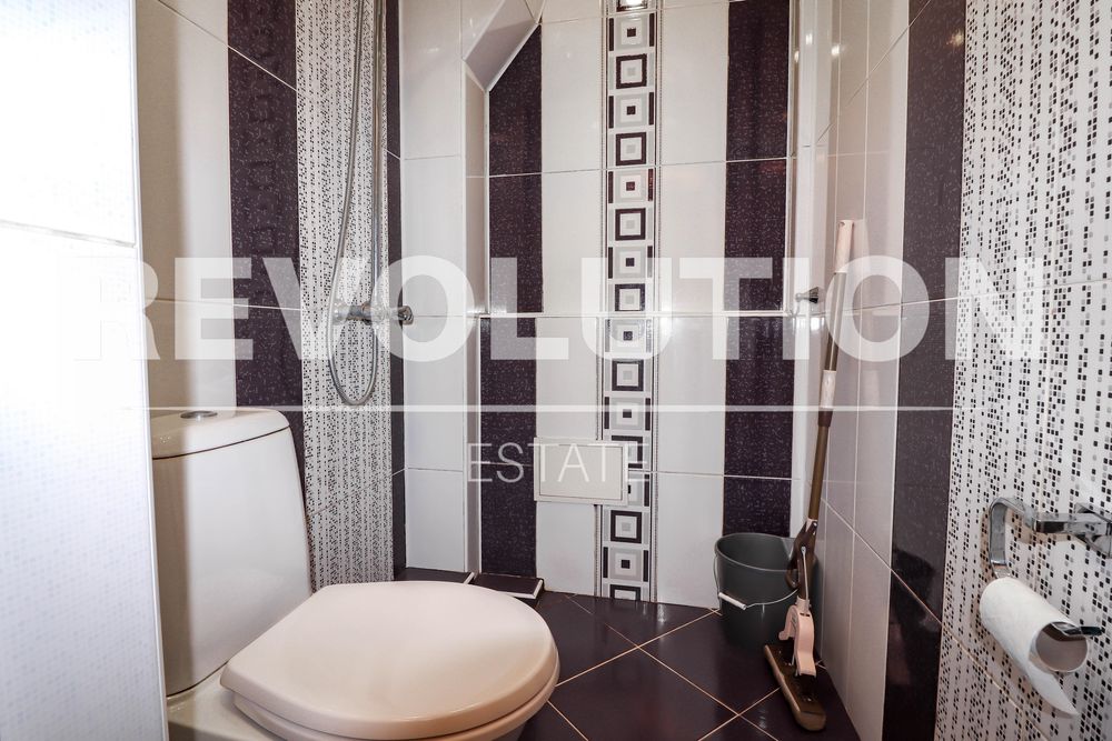 Дава се под наем Тристаен апартамент в Варна, Червен площад - 90 кв.м за 750 € - Снимка #10