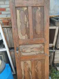 Продам деревянную советскую дверь