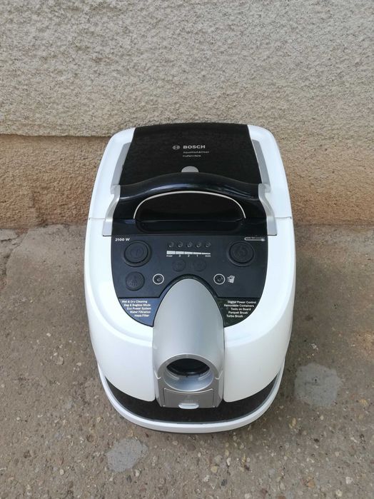 Перяща прахосмукачка Bosch BWD421PRO