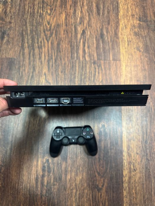 PS 4 slim  Versiune soft 8.50 - plus maneta originala