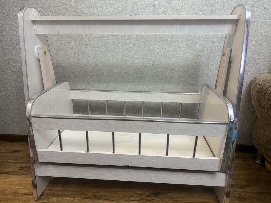 Detskiy kravat va belanchak sotiladi