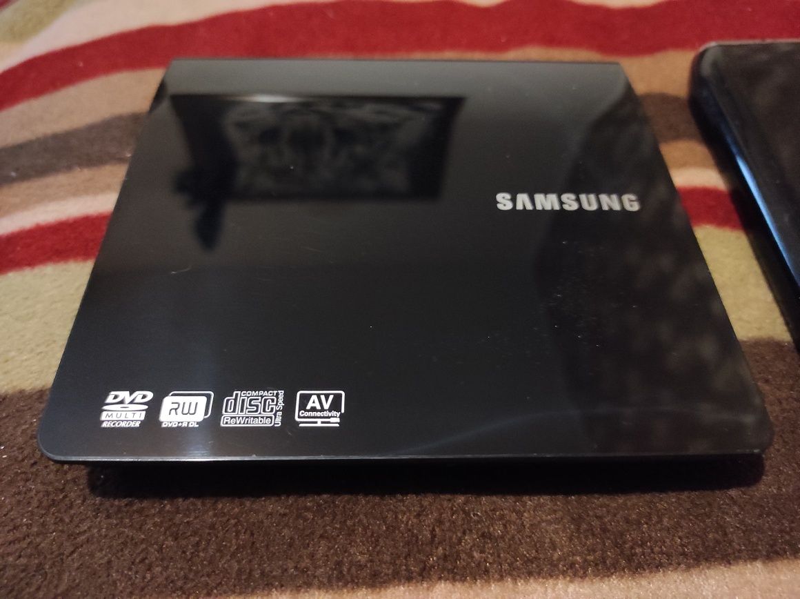 DVD RW portabil extern slim cu conectare doar USB