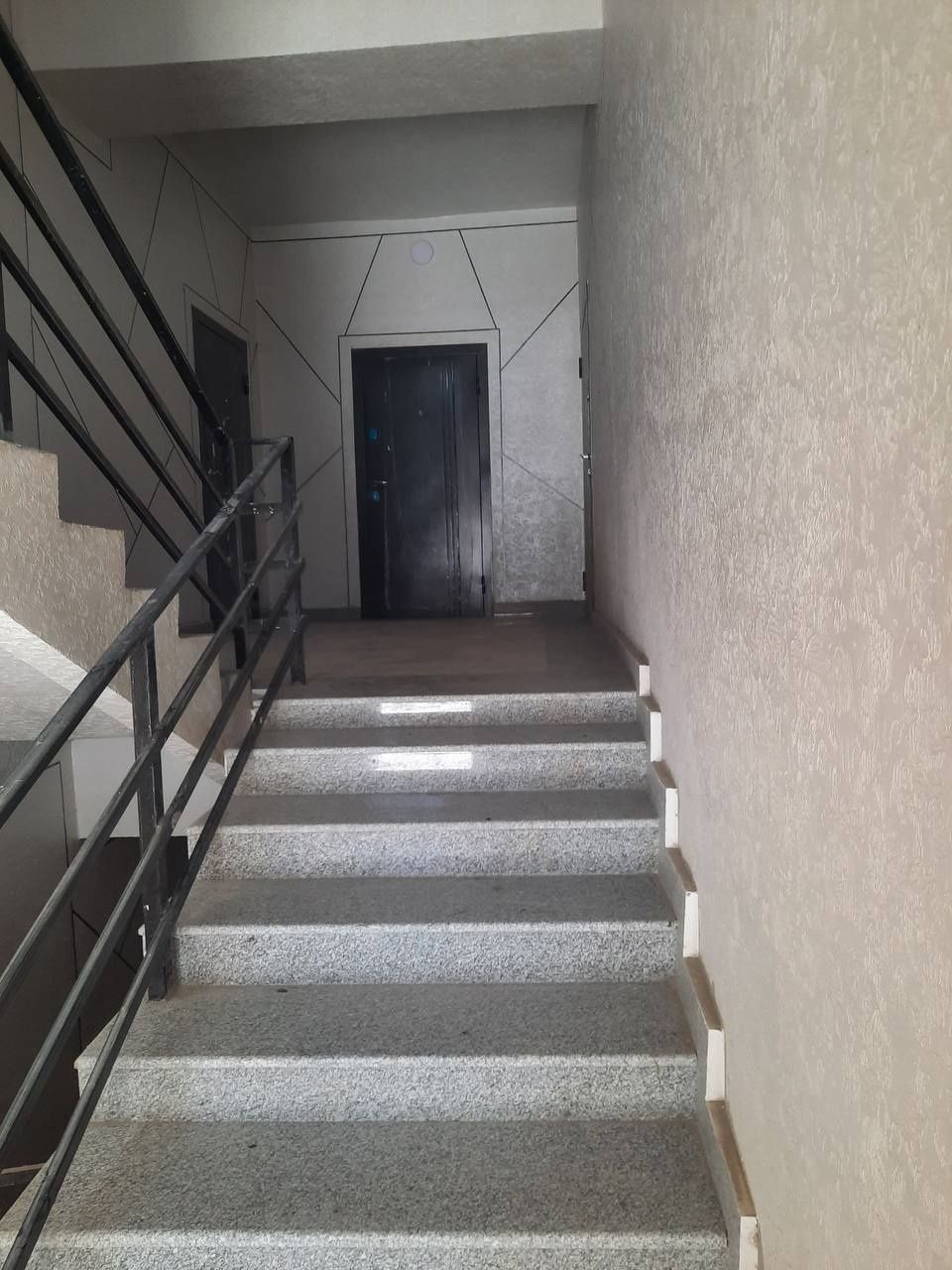 Arzon buldi 2 xonali korobka sotiladi