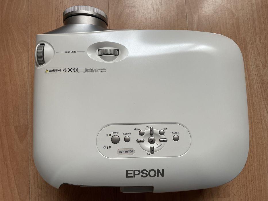Проектор Epson EMP-TW700