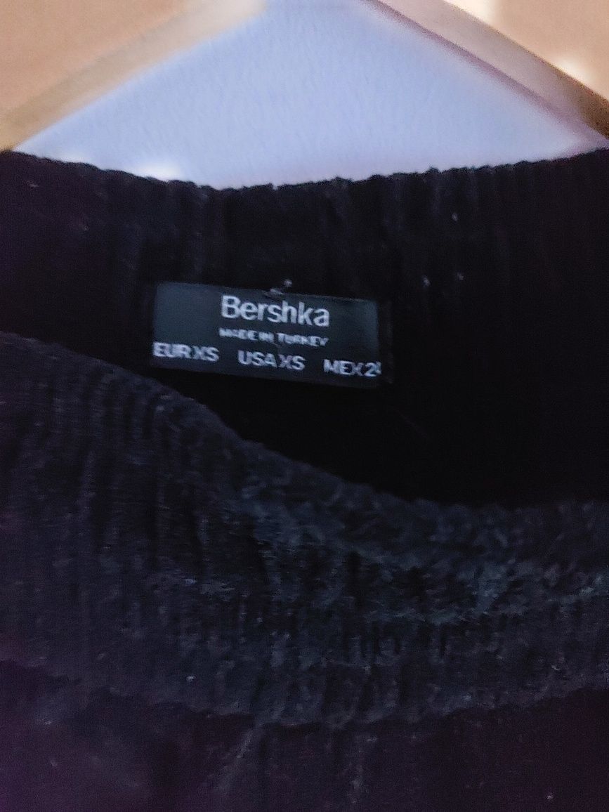 Pantalon negru trening Bershka,catifea, xs