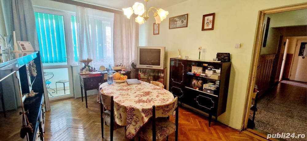 Apartament 3 camere, decomandat, B-dul Cetății, etaj 2