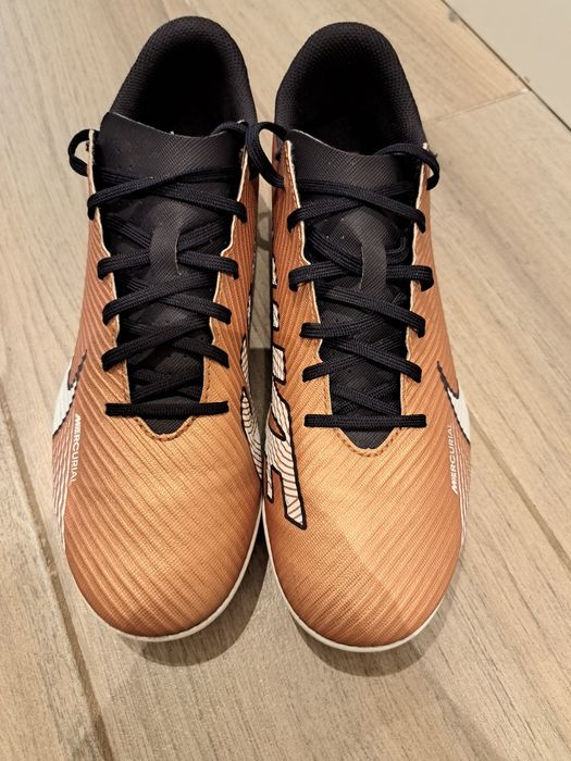 Nike бутонки номер 40,5