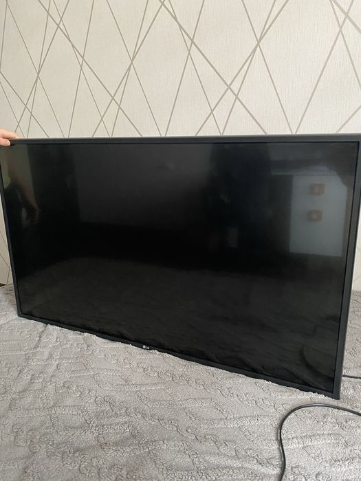 Продам сломанный телевизор на запчасти LG 43UM7100plb