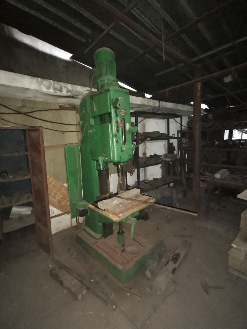 Mașina de gaurit industriala G25