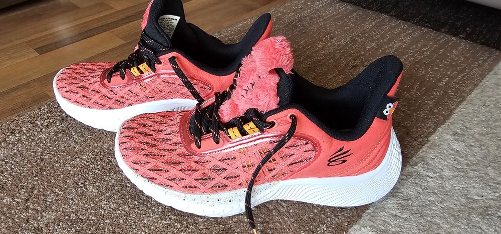 Adidasi Under Armour nr 38