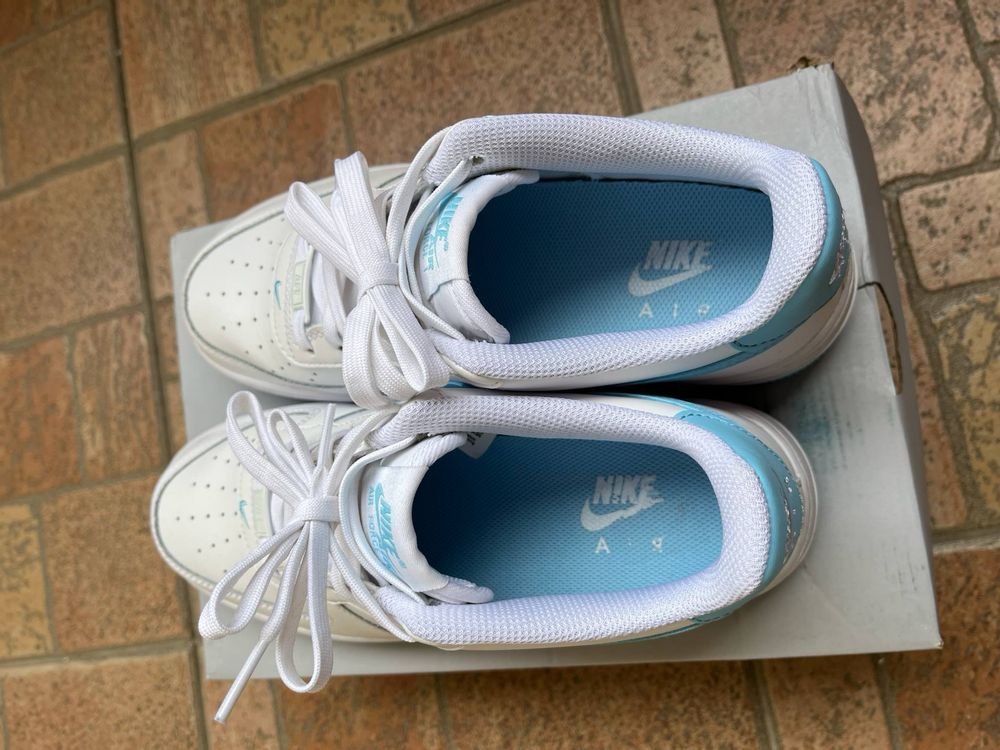 Nike air force 1 в бяло и светло синьо