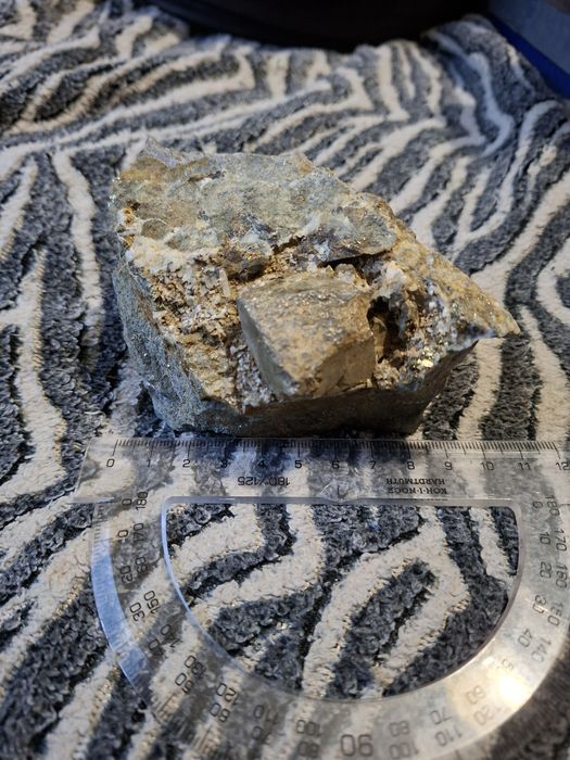 Продавам естествени български минерали 2