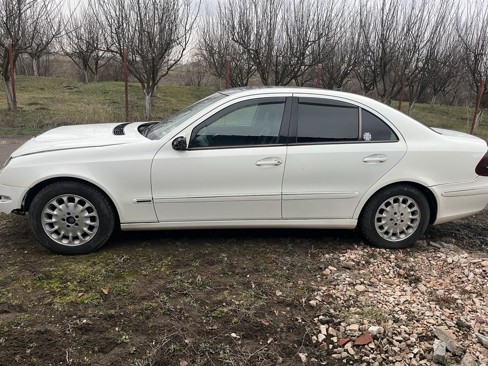 Мерцедес Е класа W211 на части